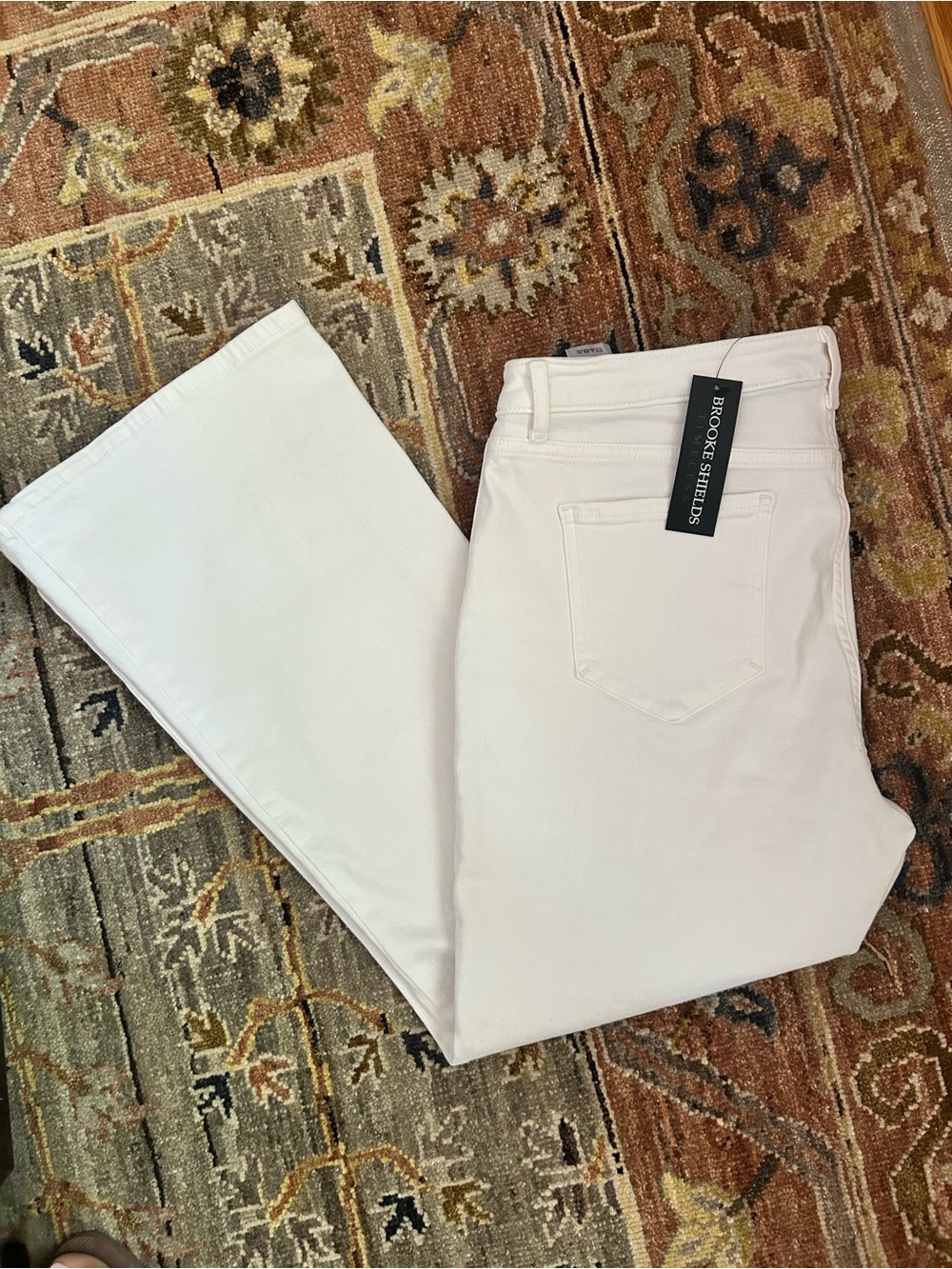 NWT Brooke Shields Timeless White Women’s  Flare Jeans 14 Petite
